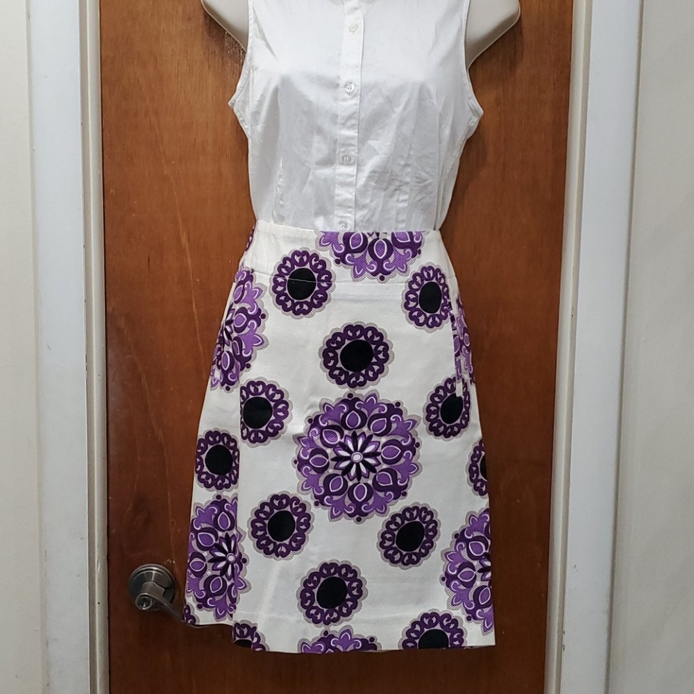 Skirt with pockets.